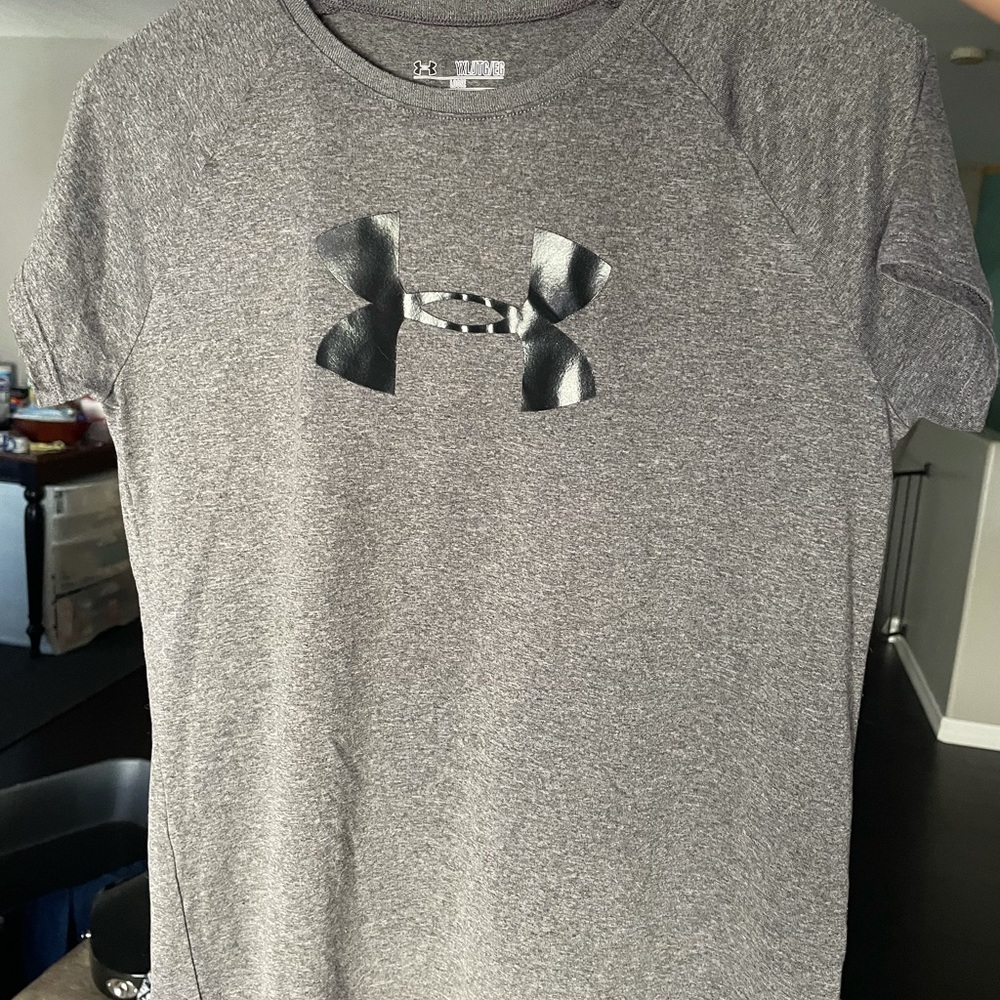 Lightly Worn Girls Youth XL Under Armour Shirt